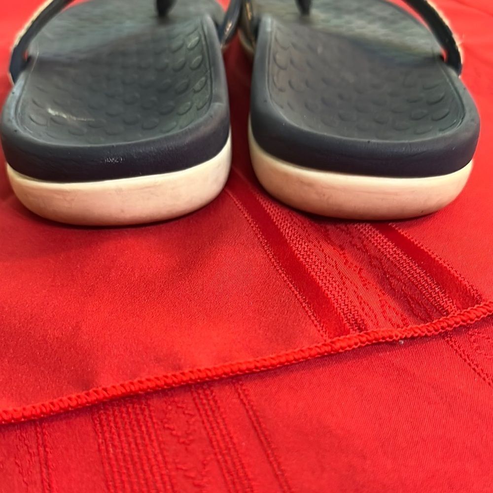 Vionic Pattern Sequin Flip Flops Size 8 - image 8